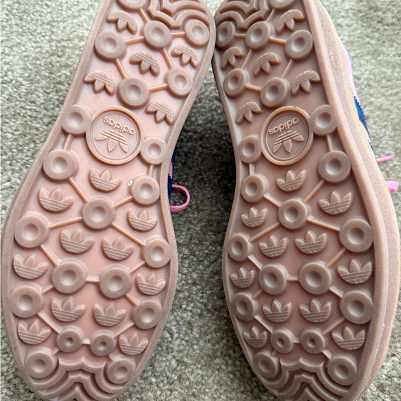 Adidas Women's Pink Gazelle Sneakers size 8 worn once - Picture 6 of 7